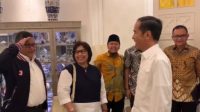 Sejumlah elite dari Tim Kampanye Nasional (TKN) Jokowi - Maruf Amin sedang antre bergantian menyalami Jokowi. (Capture Video)