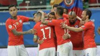 Ekspresi para pemain Chile merayakan gol Alexis Sanches ke gawang Ekuador di laga lanjutan Copa America 2019. (AFP)
