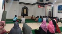Suasana di dalam Masjid Al Mbejaji di Kompleks Ponpes Ora Aji milik Gus Miftah di Sleman, Yogyakarta, Kamis (20/6/2019). [Suara.com/Rahmad Ali]