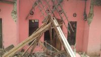 Kondisi sebuah rumah di Banten setelah gempa berkekuatan 6,9 SR pada Jumat (2/8/2019) [Suara.com/Yandhi Deslatama].