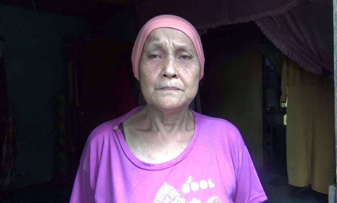 Warga Muarabulian, Ibu Syamsiar. Foto: Rizki/Jambiseru.com