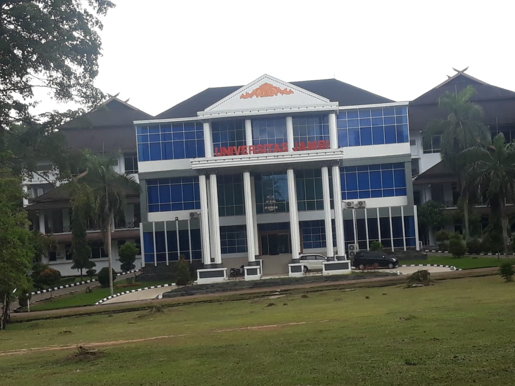 Gedung rektorat universita jambi. Foto: Uda/Jambiseru.com