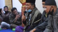 Calon wakil gubernur Jambi nomor urut 3, Abdullah Sani saat silaturahmi bersama masyarakat Tangkit. Foto: Jambiseru.com